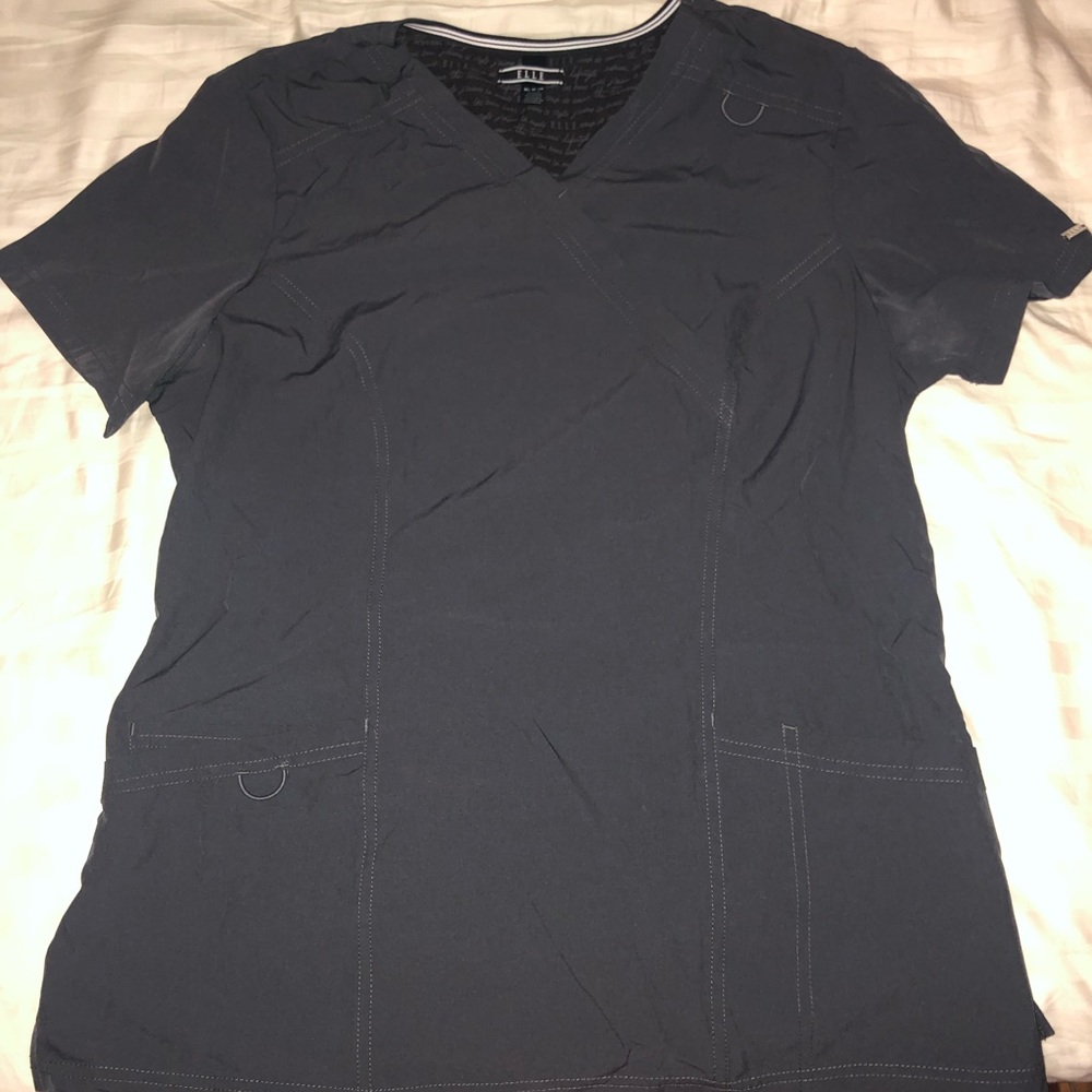 Elle scrubs